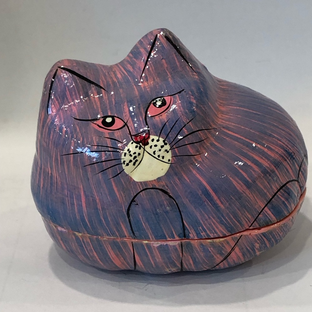 Vintage handcrafted, lacquered papier-mâché Cute CAT decorative trinket box